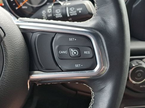 Used 2018 Jeep Wrangler Unlimited Sahara AWD/4WD image 22