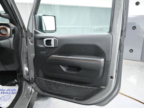 Used 2020 Jeep Gladiator Mojave AWD/4WD image 18
