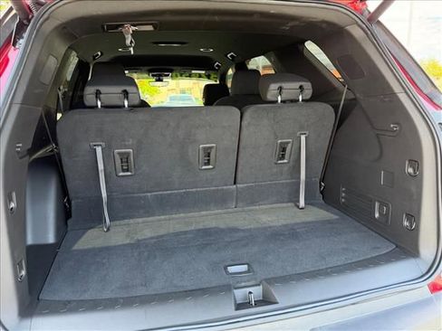 Used 2023 Chevrolet Traverse LT FWD image 14