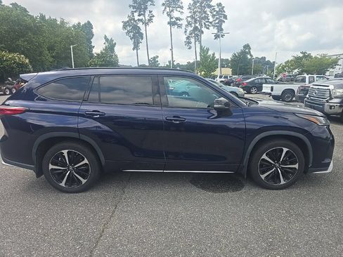 Used 2022 Toyota Highlander XSE AWD/4WD image 4