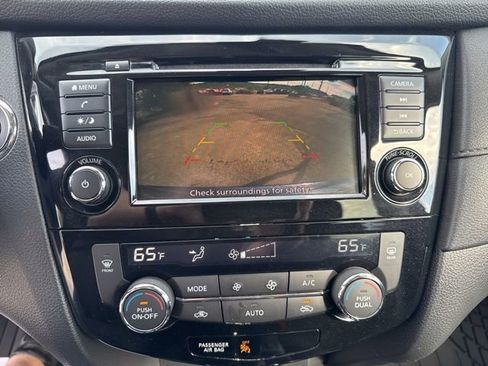 Used 2020 Nissan Rogue SV image 23