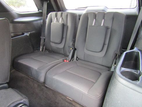 Used 2018 Ford Explorer XLT image 9