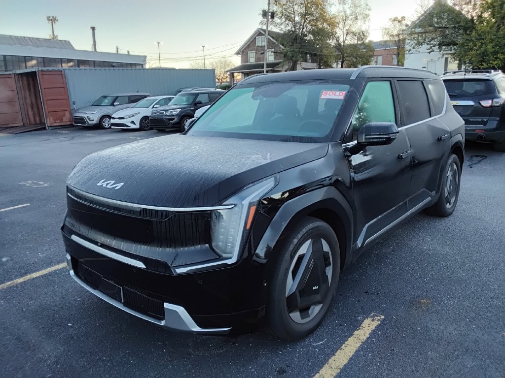 Used 2024 Kia EV9 Land AWD/4WD image 2