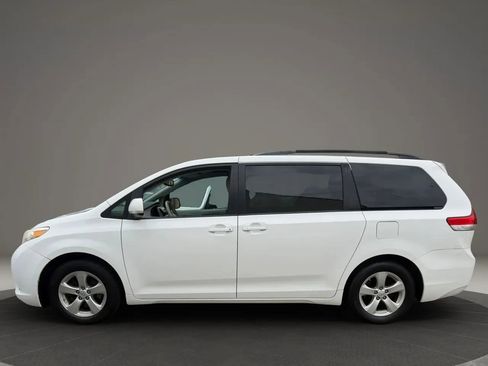Used 2014 Toyota Sienna LE FWD image 8