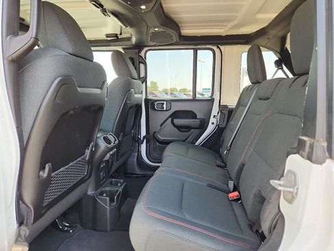 Used 2025 Jeep Wrangler Unlimited Rubicon AWD/4WD image 12