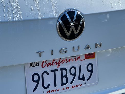 Used 2022 Volkswagen Tiguan SE R-Line image 21