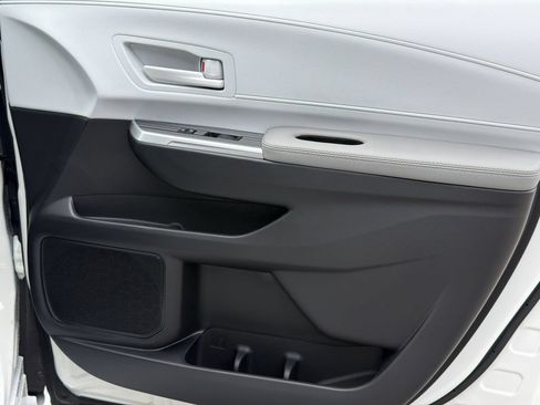 New 2026 Toyota Sienna LE FWD image 13