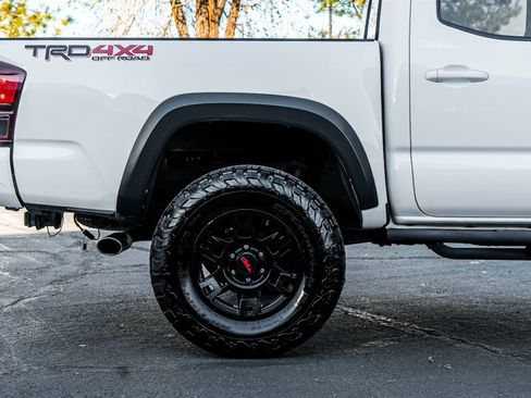 Used 2018 Toyota Tacoma TRD Off-Road image 11