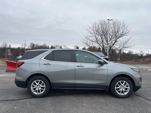 Used 2023 Chevrolet Equinox LT image 3