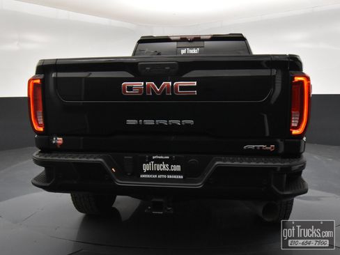 Used 2020 GMC Sierra 2500 AT4 w/ AT4 Premium Package image 5
