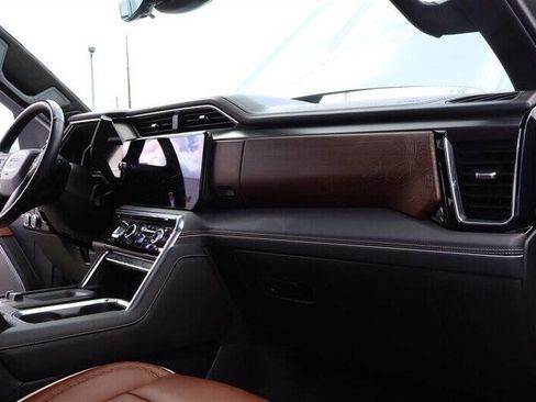 Used 2025 GMC Sierra 3500 Denali Ultimate image 34