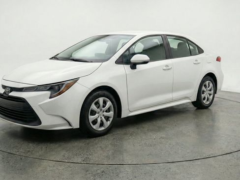 Used 2025 Toyota Corolla LE FWD image 3