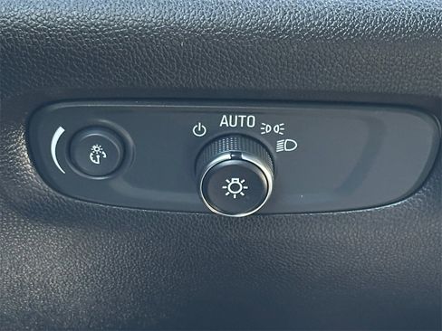 Used 2023 Chevrolet Traverse LT w/ LT Premium Package image 20