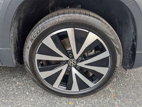 Used 2024 Volkswagen Taos SE image 11