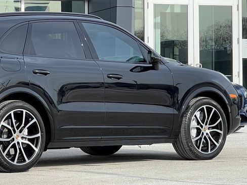 Used 2021 Porsche Cayenne Turbo image 11