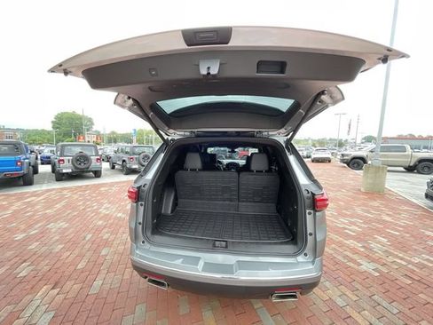 Used 2023 Chevrolet Traverse High Country FWD image 35