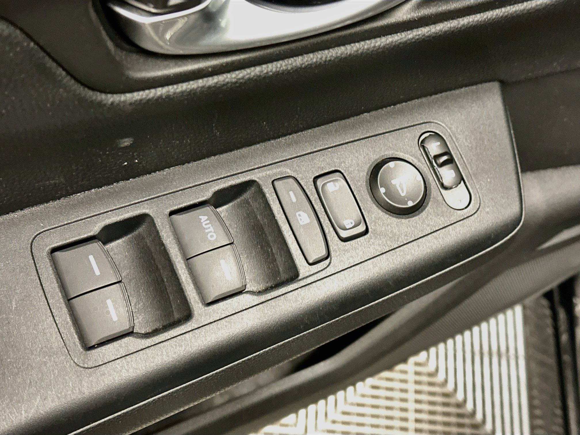 Used 2025 Honda CR-V LX image 15
