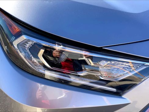 Used 2021 Toyota RAV4 Limited image 23