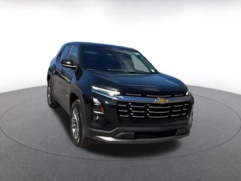 Used 2025 Chevrolet Equinox LT image 3