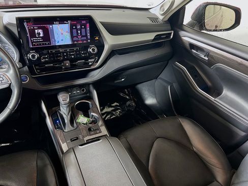 Used 2021 Toyota Highlander Platinum AWD/4WD image 20