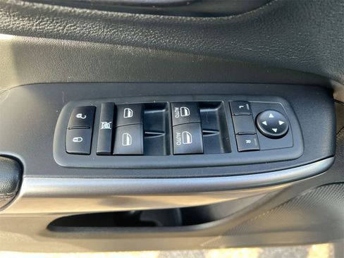 Used 2020 Jeep Cherokee Limited image 17