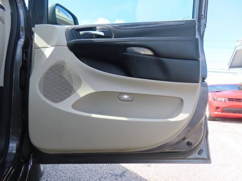 Used 2016 Dodge Grand Caravan SXT w/ Quick Order Package 29G SXT FWD image 38