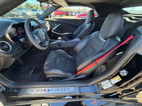 Used 2018 Chevrolet Camaro ZL1 image 19