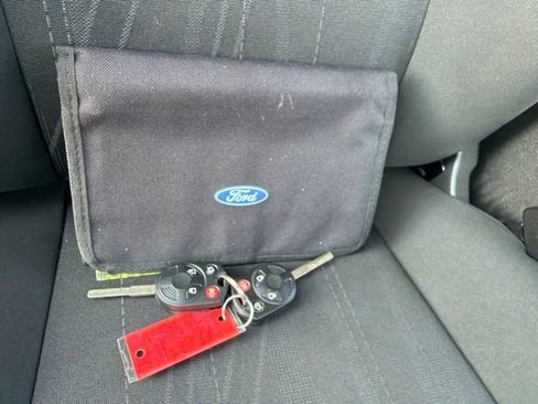Used 2018 Ford Focus SE w/ Cold Weather Package FWD image 23