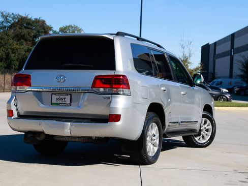 Used 2017 Toyota Land Cruiser image 51