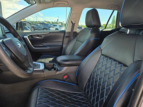Used 2021 Toyota RAV4 XLE AWD/4WD image 12