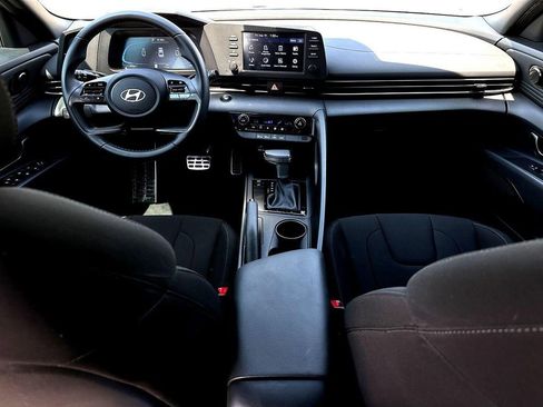 Used 2025 Hyundai Elantra Sport image 27