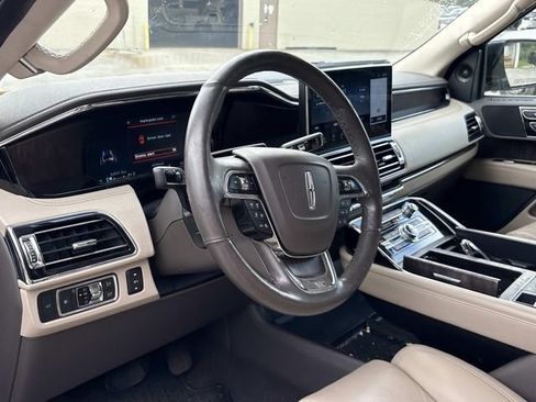 Certified 2022 Lincoln Navigator Reserve AWD/4WD image 12