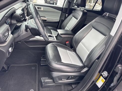 Used 2023 Ford Explorer XLT w/ Equipment Group 202A image 20