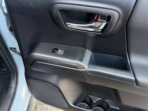 Used 2019 Toyota Tacoma TRD Off-Road image 24