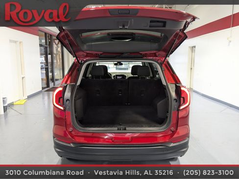 Used 2024 GMC Terrain SLE w/ Driver Convenience Package image 12