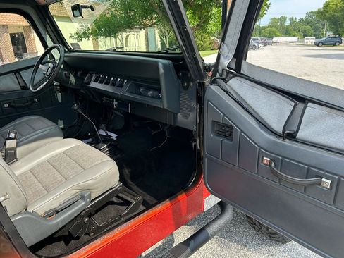 Used 1995 Jeep Wrangler Rio Grande AWD/4WD image 13