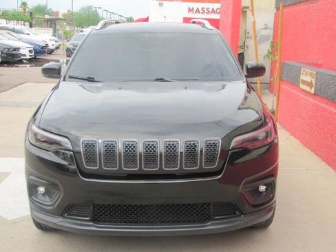 Used 2019 Jeep Cherokee Latitude Plus image 3