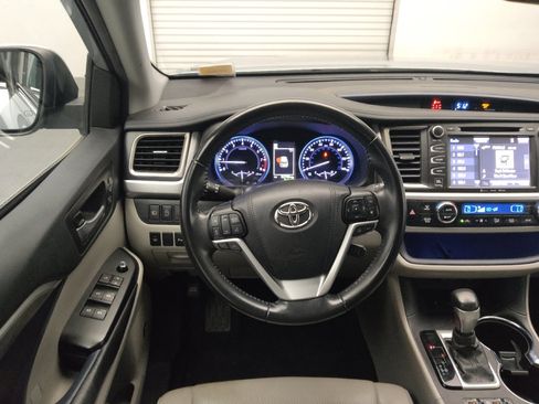 Used 2019 Toyota Highlander Limited FWD image 22