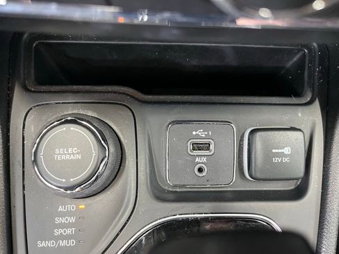 Used 2022 Jeep Cherokee Limited image 15