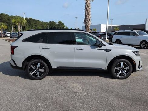 Used 2023 Kia Sorento EX w/ Panoramic Sunroof Package FWD image 3