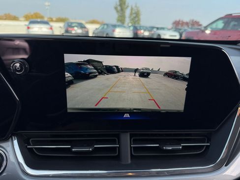 Used 2025 Chevrolet Trax LT image 16