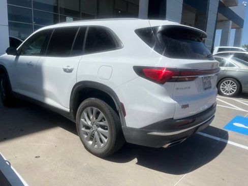 Used 2025 Buick Enclave Preferred w/ Power Package FWD image 5