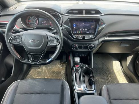 Used 2022 Chevrolet TrailBlazer RS w/ Technology Package AWD/4WD image 2