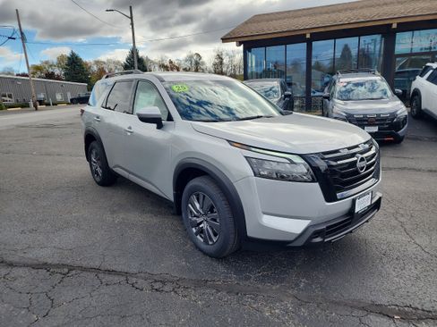 New 2025 Nissan Pathfinder SV w/ Black Appearance Package image 1