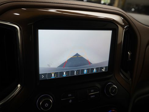Used 2019 Chevrolet Silverado 1500 High Country w/ Technology Package AWD/4WD image 20