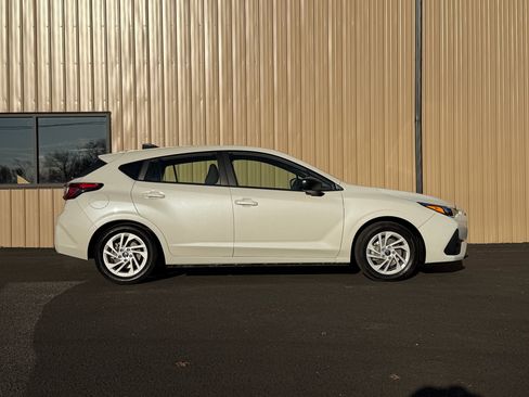 Used 2024 Subaru Impreza 2.0i image 3