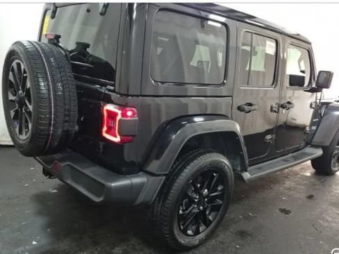 Used 2023 Jeep Wrangler Unlimited Sahara w/ Cold Weather Group AWD/4WD image 4