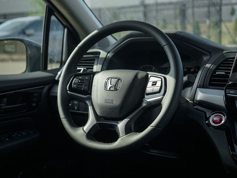 New 2026 Honda Odyssey Touring image 17