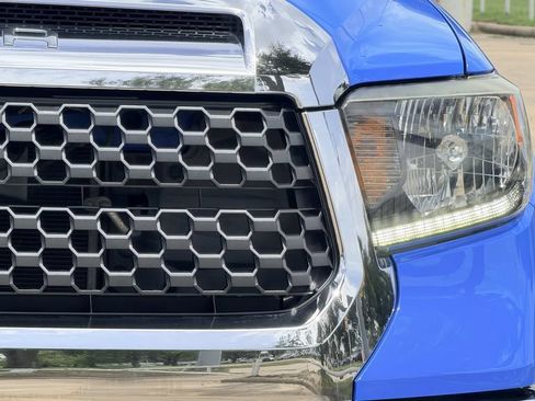 Used 2020 Toyota Tundra SR5 w/ SR5 Leather Package RWD image 5