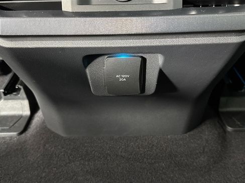 Used 2025 Ford F150 Platinum w/ Equipment Group 702A High image 29